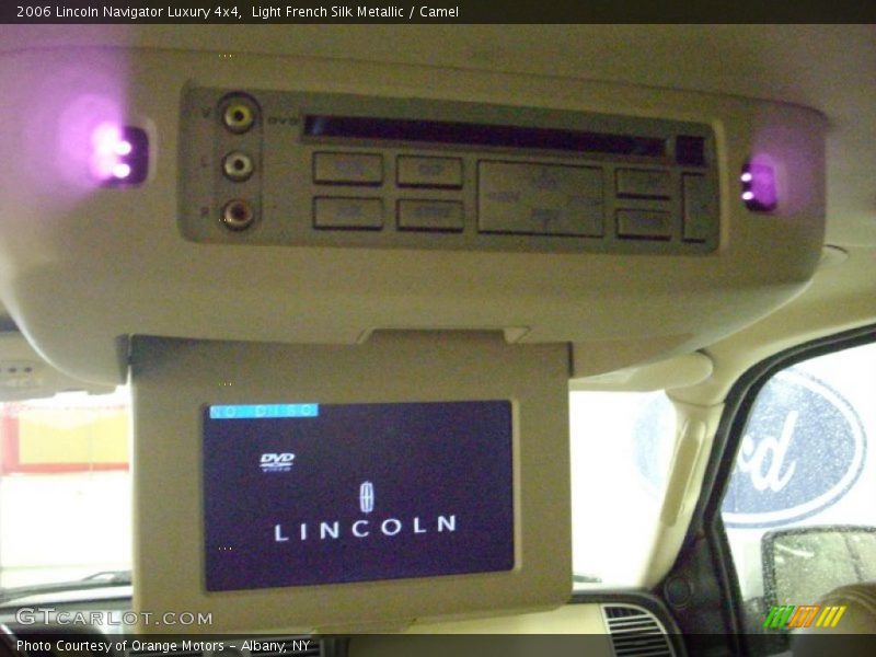 Light French Silk Metallic / Camel 2006 Lincoln Navigator Luxury 4x4