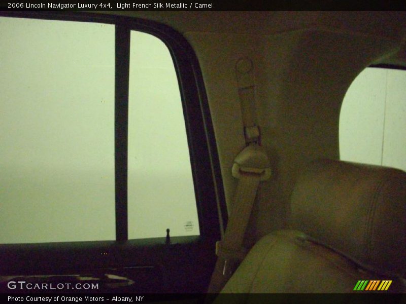 Light French Silk Metallic / Camel 2006 Lincoln Navigator Luxury 4x4