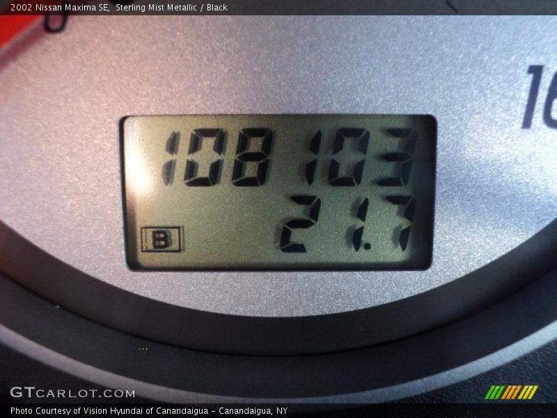 Sterling Mist Metallic / Black 2002 Nissan Maxima SE