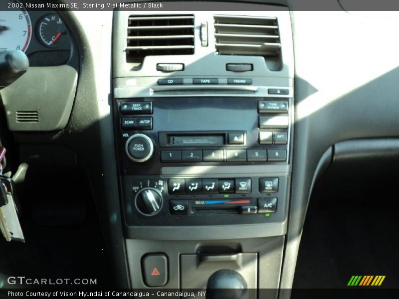 Sterling Mist Metallic / Black 2002 Nissan Maxima SE
