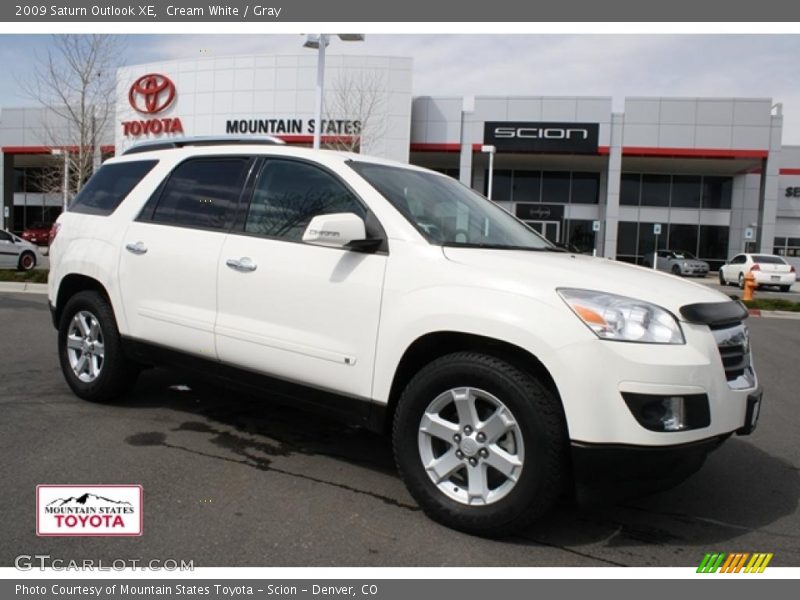 Cream White / Gray 2009 Saturn Outlook XE