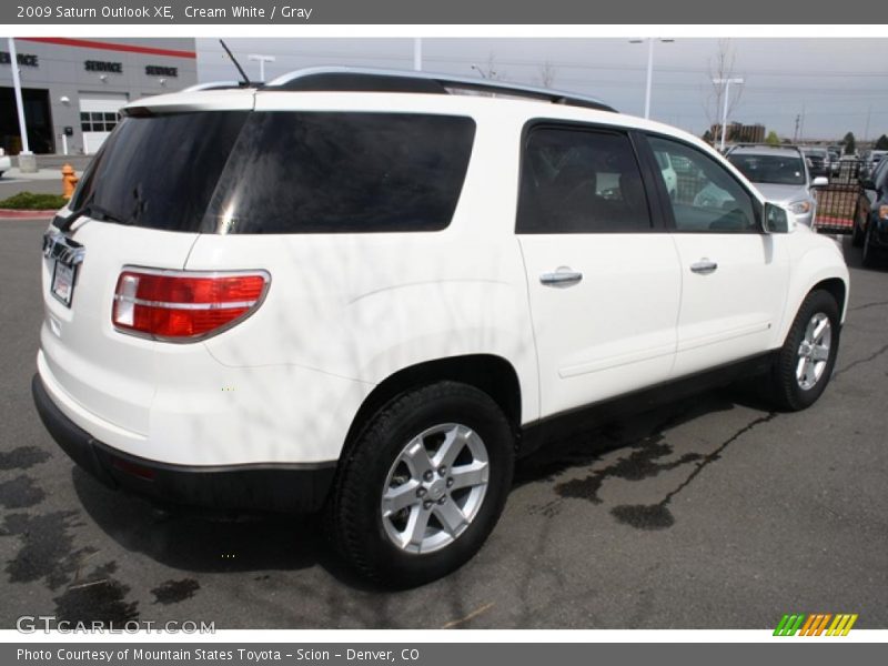 Cream White / Gray 2009 Saturn Outlook XE