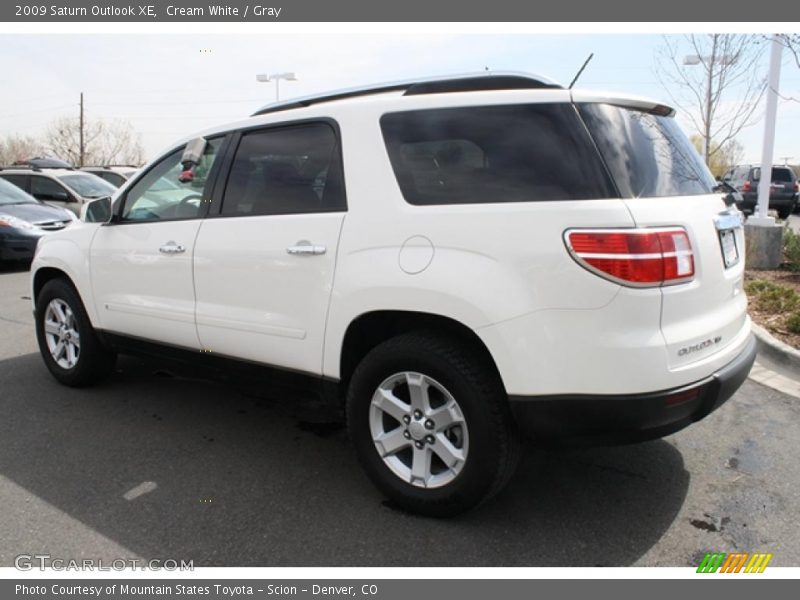 Cream White / Gray 2009 Saturn Outlook XE