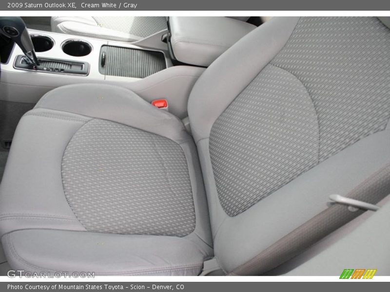 Cream White / Gray 2009 Saturn Outlook XE