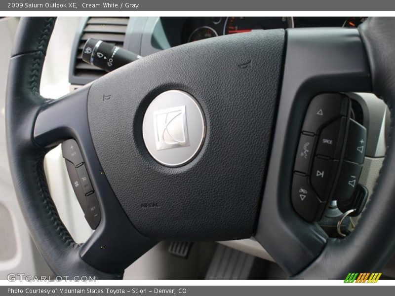 Cream White / Gray 2009 Saturn Outlook XE