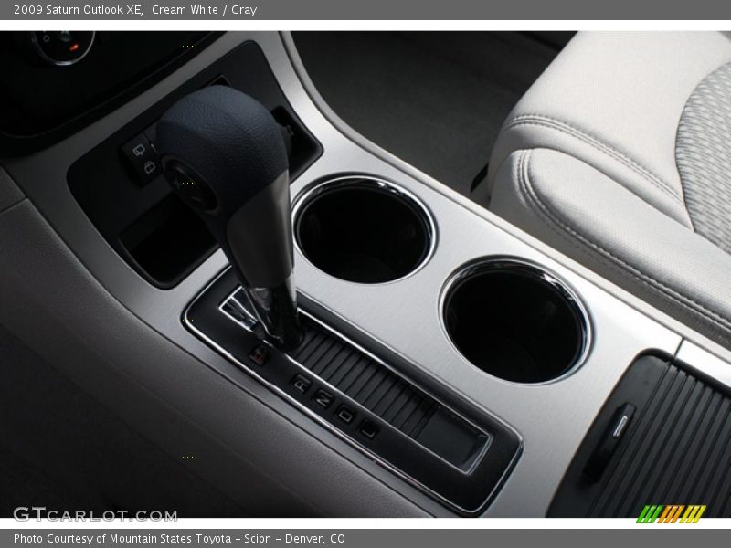 Cream White / Gray 2009 Saturn Outlook XE