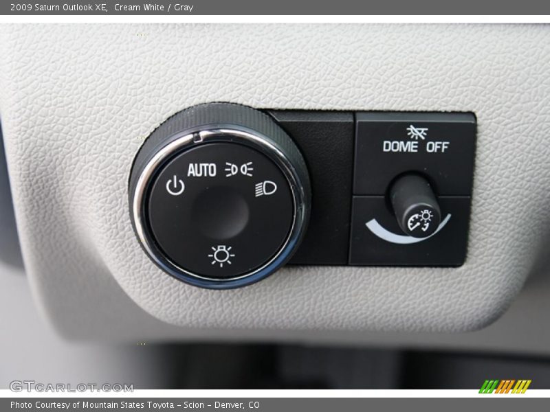 Cream White / Gray 2009 Saturn Outlook XE