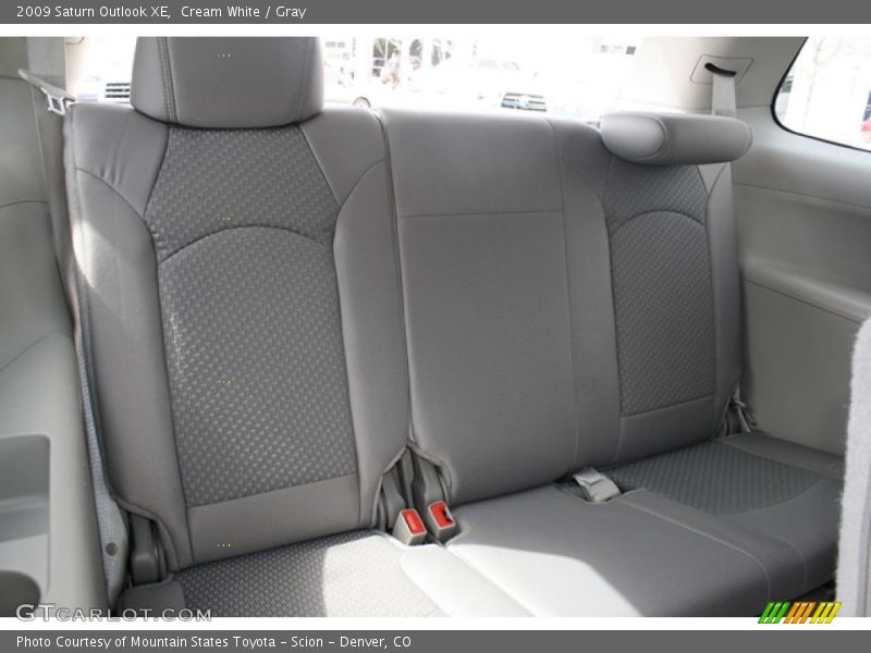 Cream White / Gray 2009 Saturn Outlook XE
