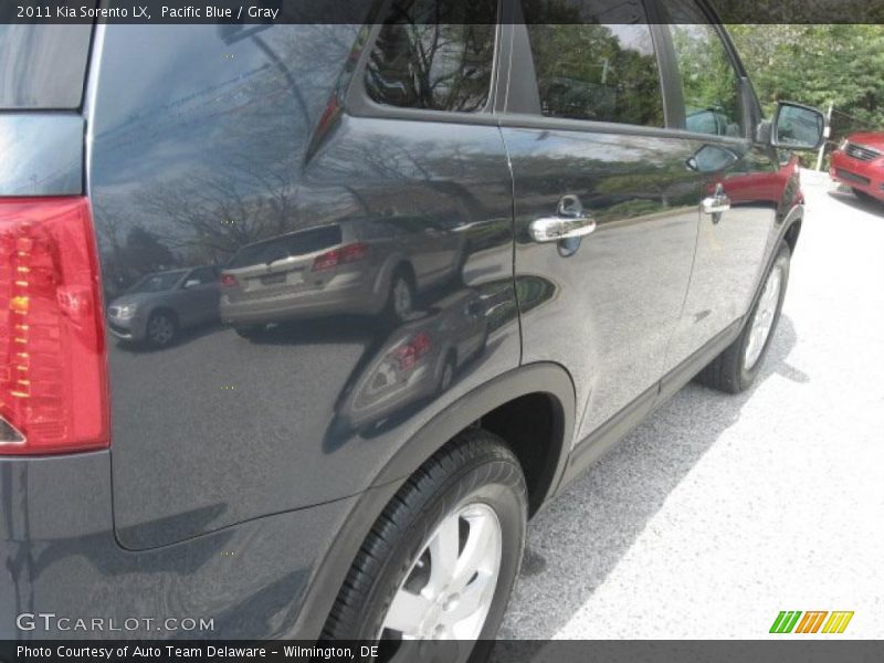 Pacific Blue / Gray 2011 Kia Sorento LX
