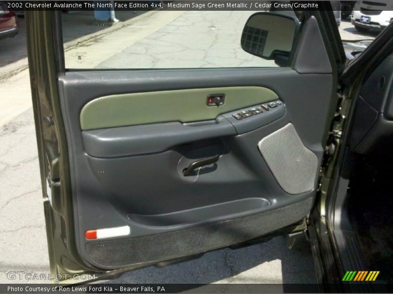 Medium Sage Green Metallic / Cedar Green/Graphite 2002 Chevrolet Avalanche The North Face Edition 4x4