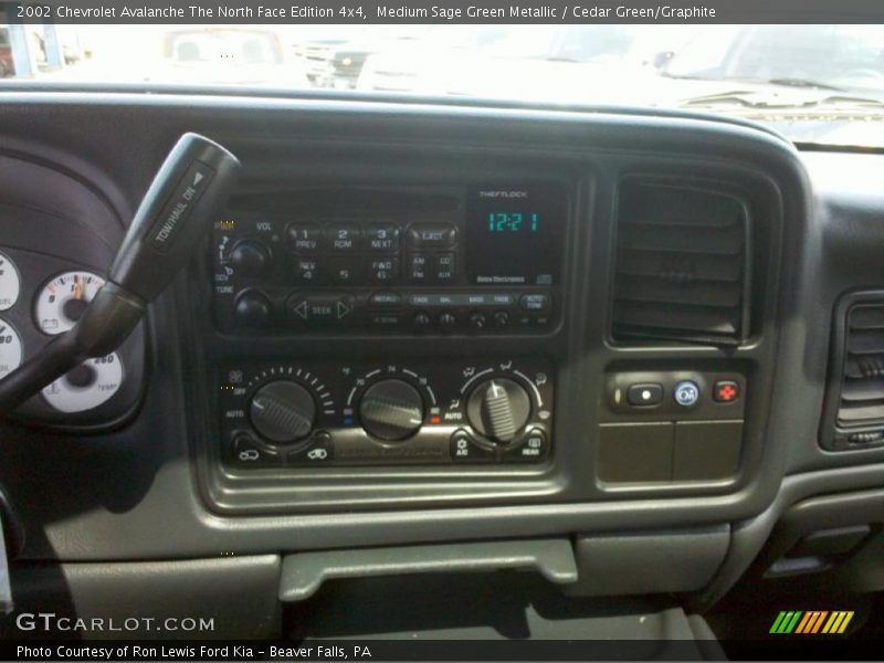 Medium Sage Green Metallic / Cedar Green/Graphite 2002 Chevrolet Avalanche The North Face Edition 4x4