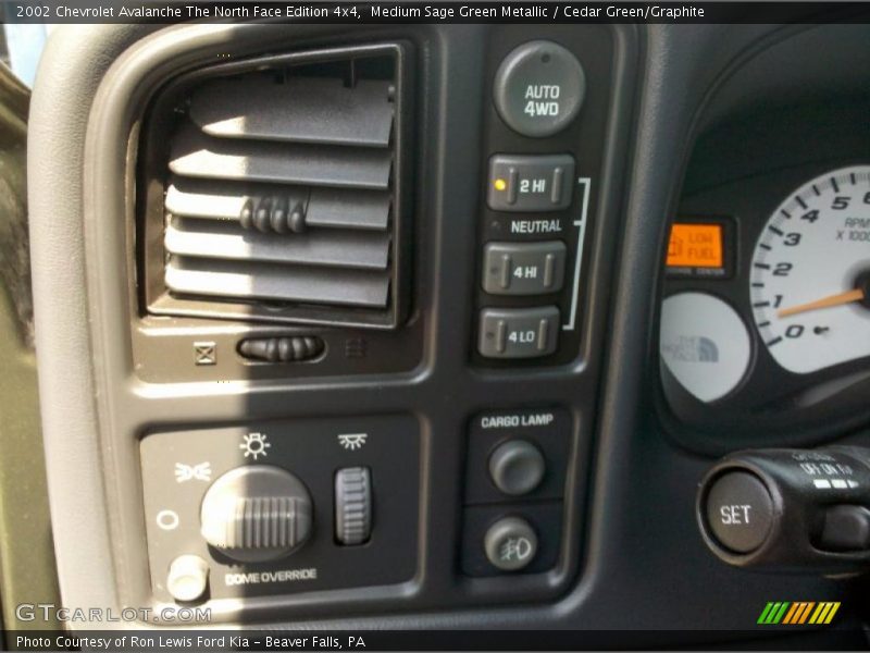 Controls of 2002 Avalanche The North Face Edition 4x4