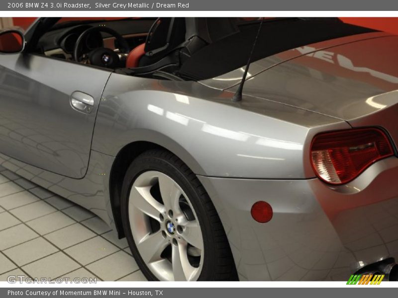 Silver Grey Metallic / Dream Red 2006 BMW Z4 3.0i Roadster