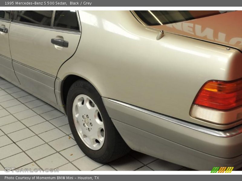 Black / Grey 1995 Mercedes-Benz S 500 Sedan