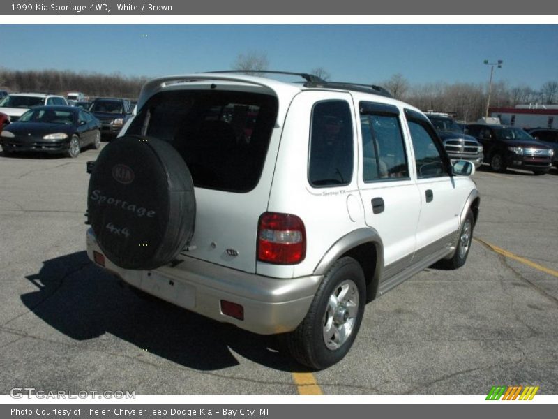 White / Brown 1999 Kia Sportage 4WD