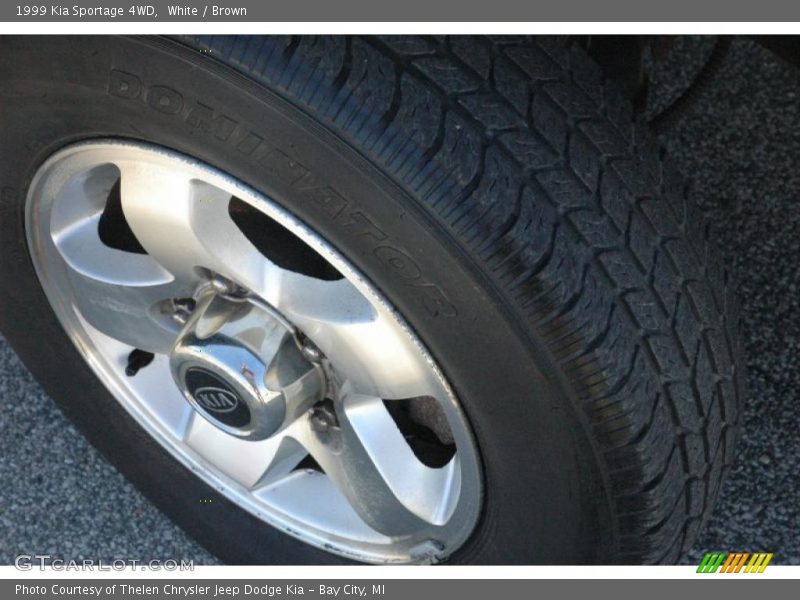 White / Brown 1999 Kia Sportage 4WD