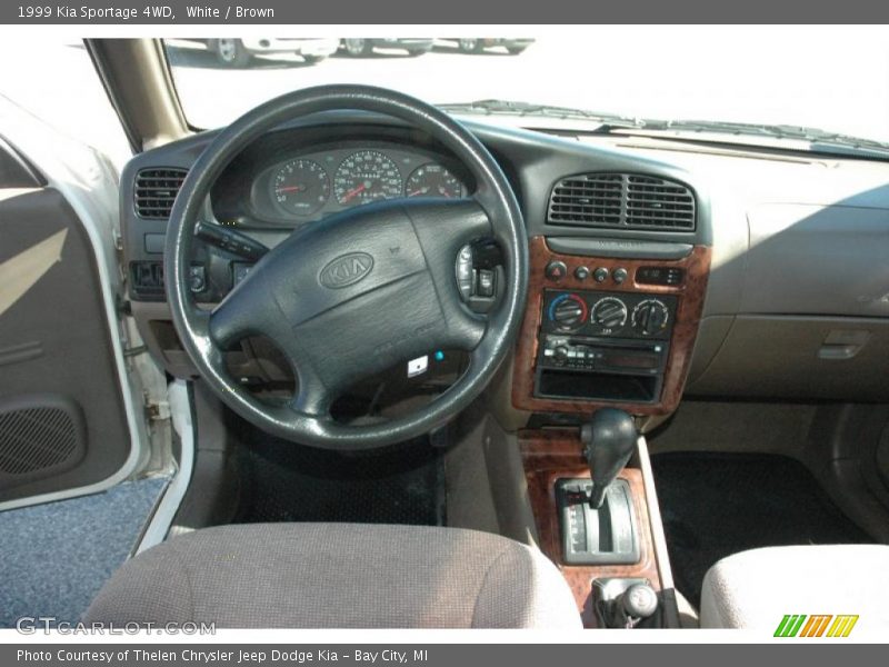 White / Brown 1999 Kia Sportage 4WD