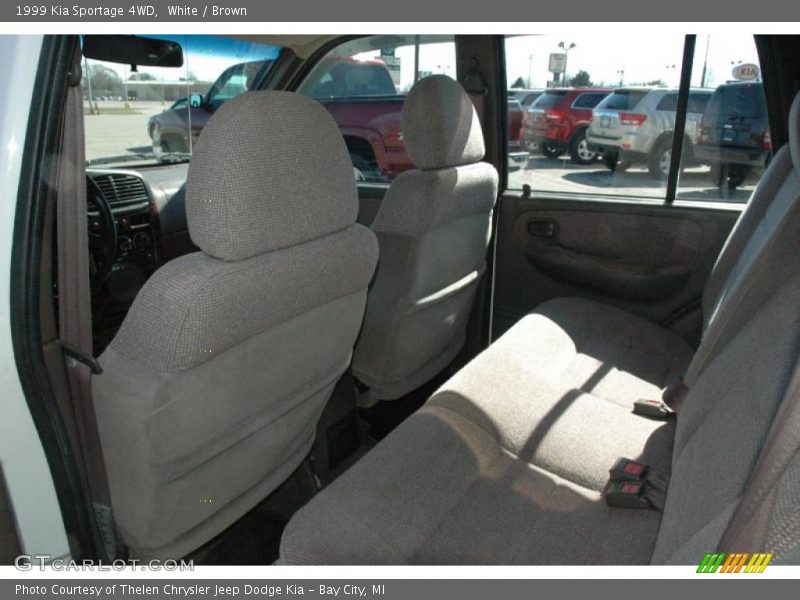 White / Brown 1999 Kia Sportage 4WD