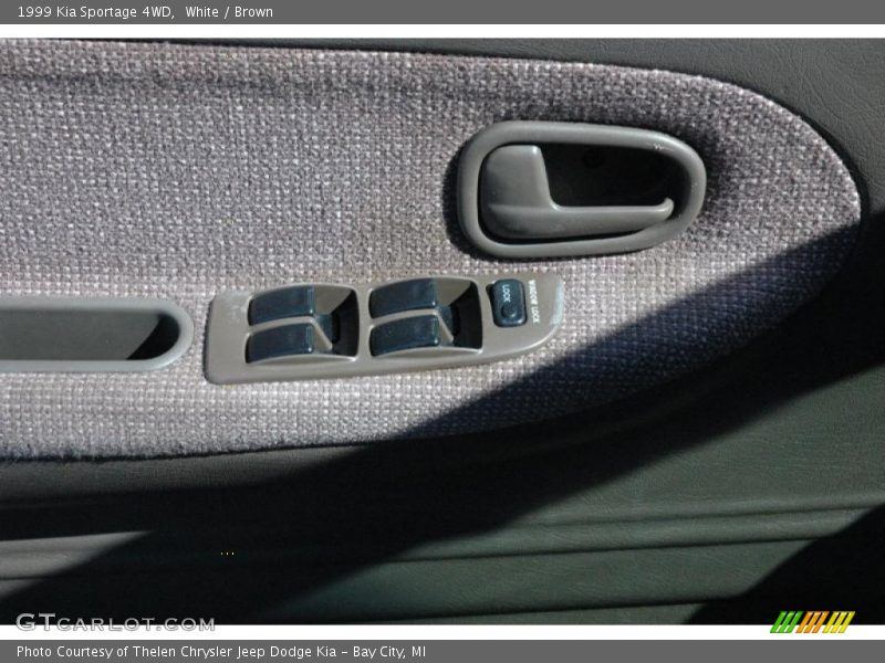 White / Brown 1999 Kia Sportage 4WD