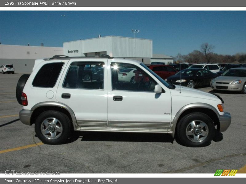 White / Brown 1999 Kia Sportage 4WD
