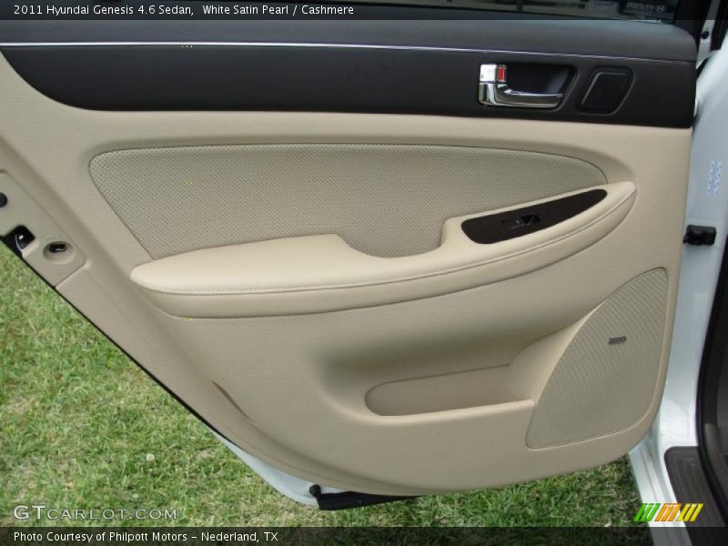 Door Panel of 2011 Genesis 4.6 Sedan