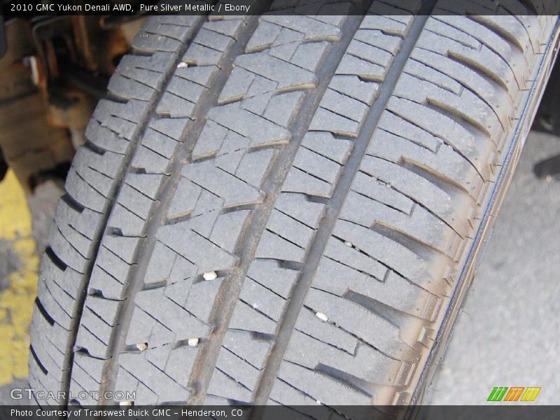 Pure Silver Metallic / Ebony 2010 GMC Yukon Denali AWD