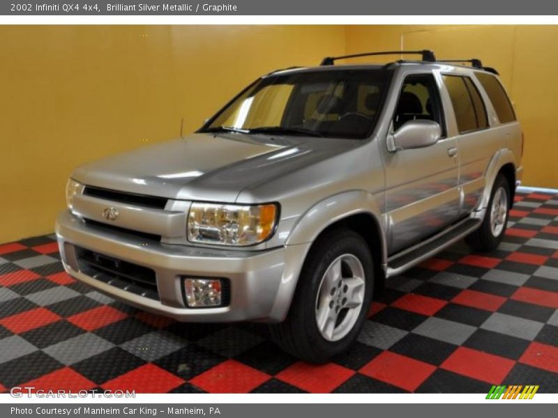 Front 3/4 View of 2002 QX4 4x4