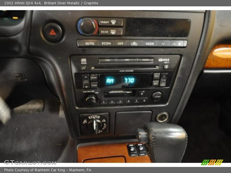 Brilliant Silver Metallic / Graphite 2002 Infiniti QX4 4x4