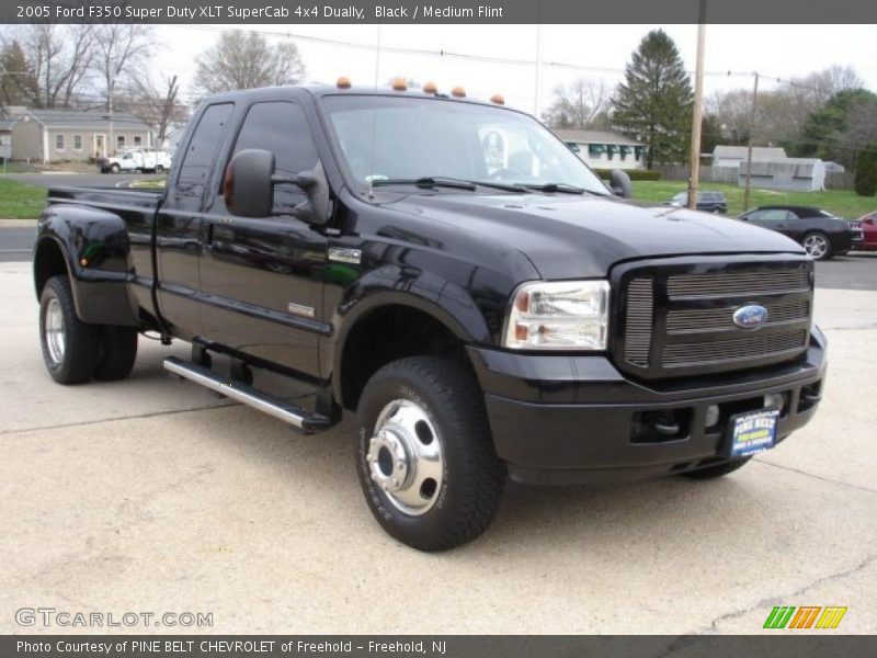 Front 3/4 View of 2005 F350 Super Duty XLT SuperCab 4x4 Dually