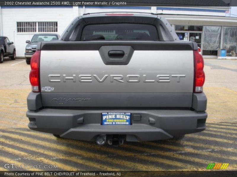 Light Pewter Metallic / Graphite 2002 Chevrolet Avalanche 2500 4WD
