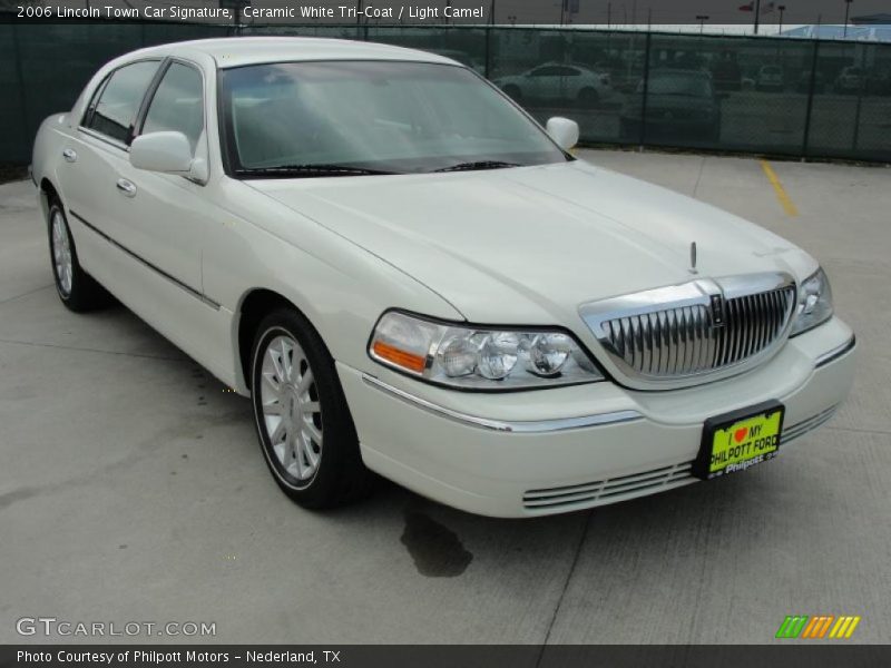 Ceramic White Tri-Coat / Light Camel 2006 Lincoln Town Car Signature