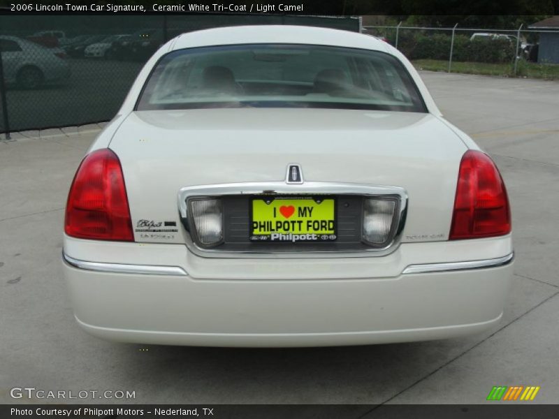 Ceramic White Tri-Coat / Light Camel 2006 Lincoln Town Car Signature