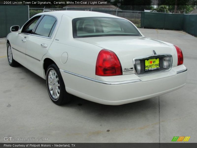 Ceramic White Tri-Coat / Light Camel 2006 Lincoln Town Car Signature