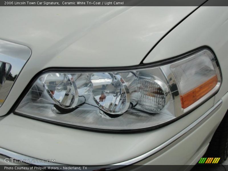 Ceramic White Tri-Coat / Light Camel 2006 Lincoln Town Car Signature