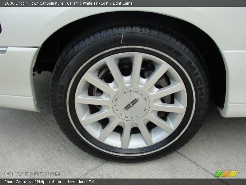  2006 Town Car Signature Wheel