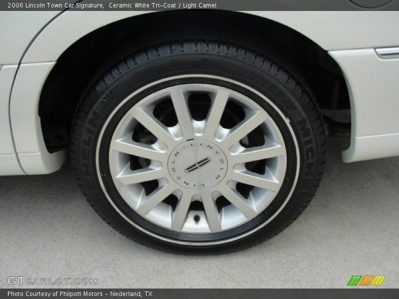  2006 Town Car Signature Wheel