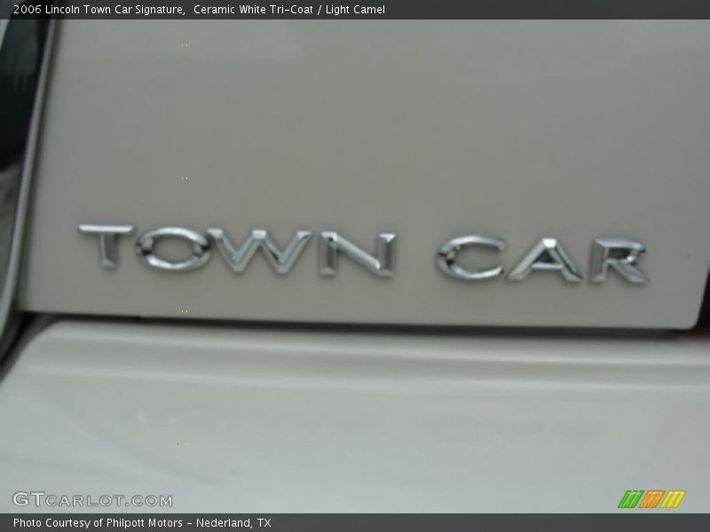Ceramic White Tri-Coat / Light Camel 2006 Lincoln Town Car Signature
