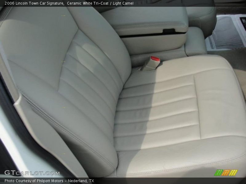 Ceramic White Tri-Coat / Light Camel 2006 Lincoln Town Car Signature