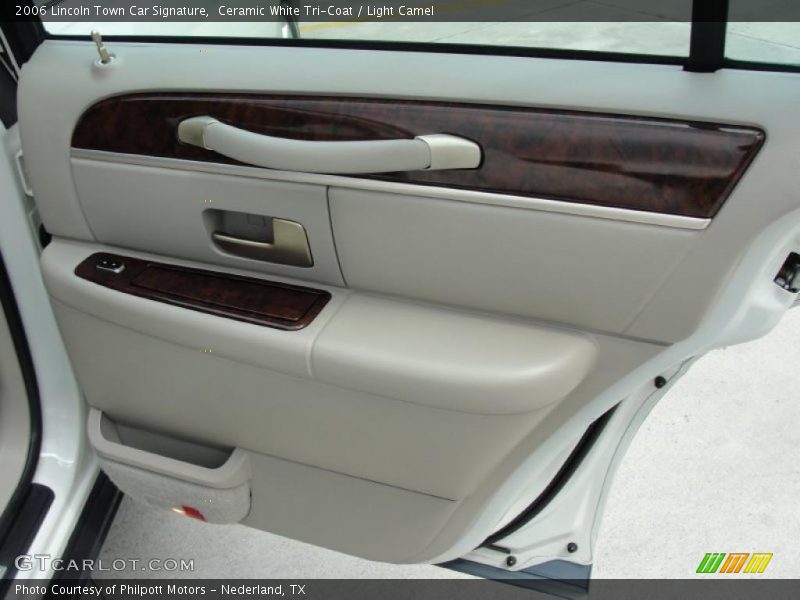 Ceramic White Tri-Coat / Light Camel 2006 Lincoln Town Car Signature