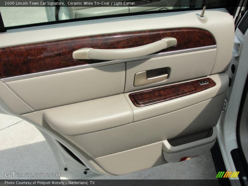 Ceramic White Tri-Coat / Light Camel 2006 Lincoln Town Car Signature