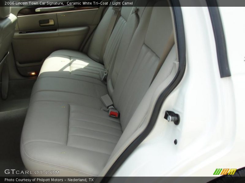Ceramic White Tri-Coat / Light Camel 2006 Lincoln Town Car Signature