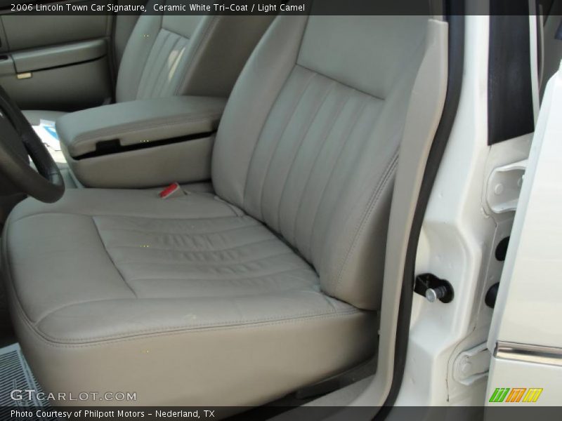 Ceramic White Tri-Coat / Light Camel 2006 Lincoln Town Car Signature