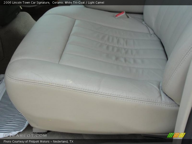 Ceramic White Tri-Coat / Light Camel 2006 Lincoln Town Car Signature