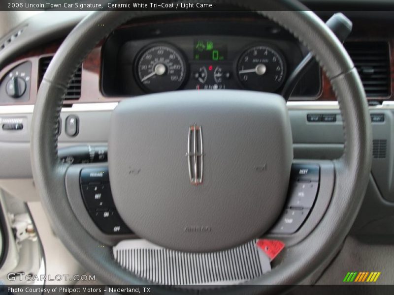  2006 Town Car Signature Steering Wheel