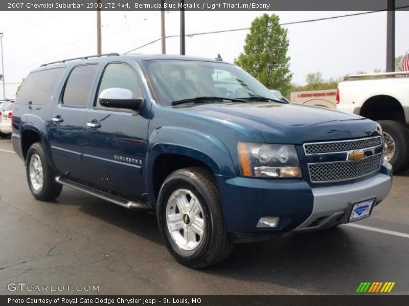 Front 3/4 View of 2007 Suburban 1500 LTZ 4x4
