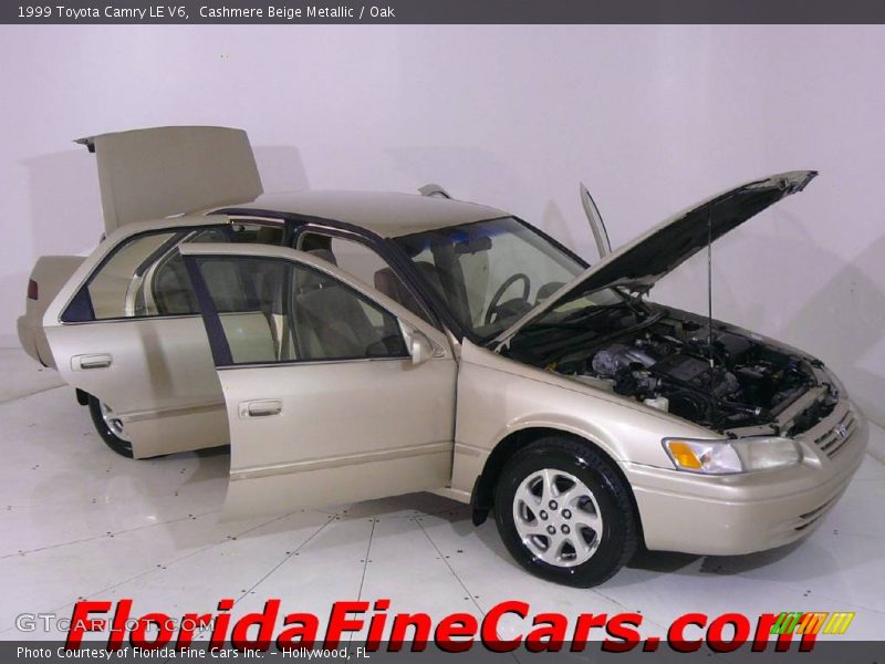 Cashmere Beige Metallic / Oak 1999 Toyota Camry LE V6