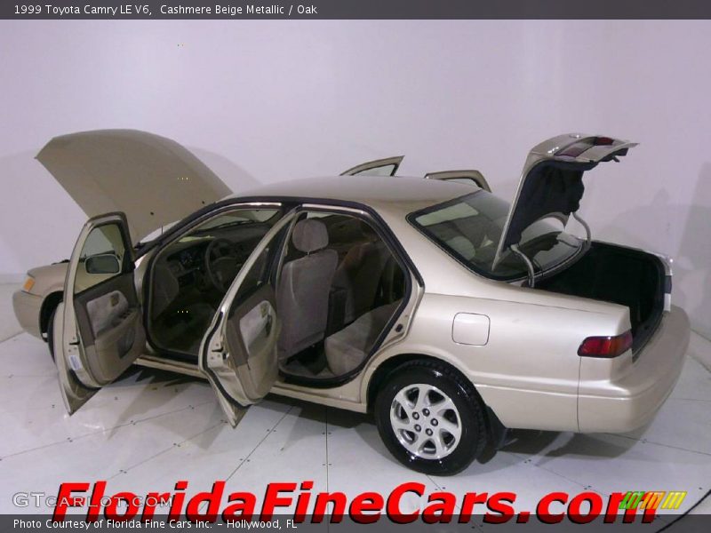 Cashmere Beige Metallic / Oak 1999 Toyota Camry LE V6