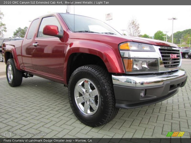 Front 3/4 View of 2010 Canyon SLE Extended Cab 4x4