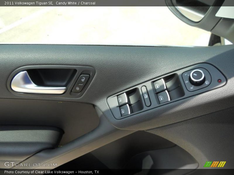 Candy White / Charcoal 2011 Volkswagen Tiguan SE