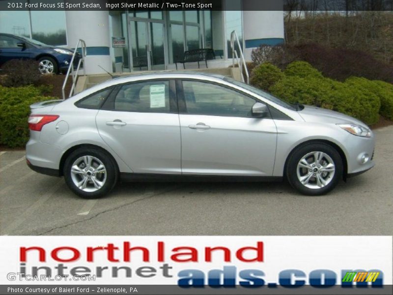 Ingot Silver Metallic / Two-Tone Sport 2012 Ford Focus SE Sport Sedan